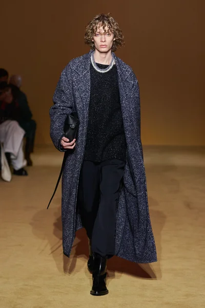 Look 27